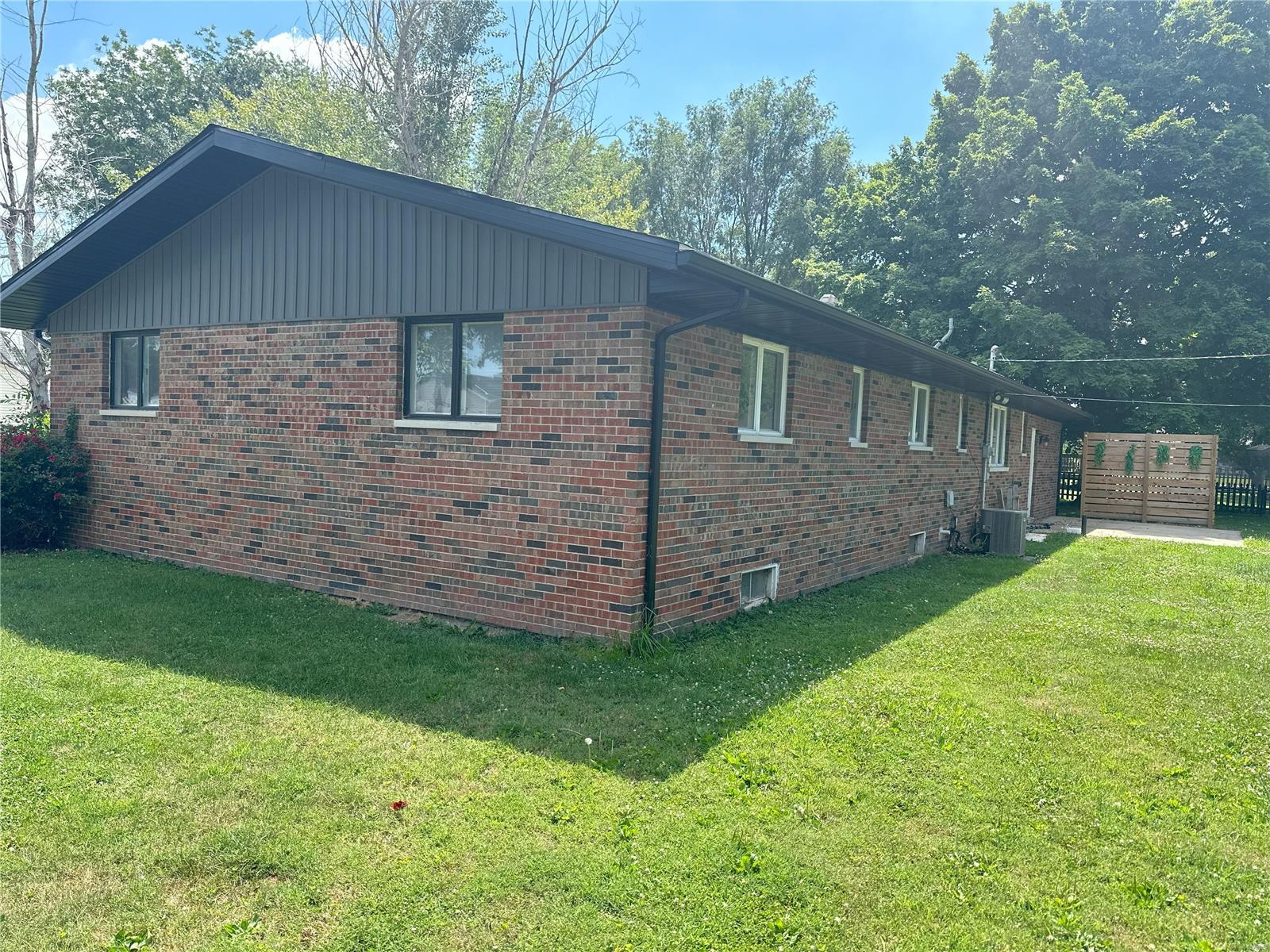 149 W Elm Street