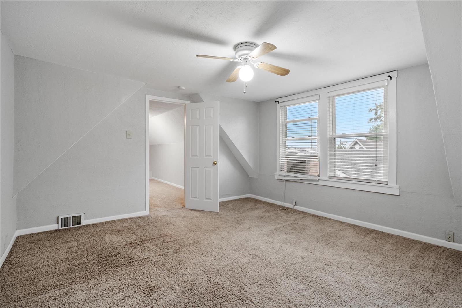 313 W Iowa Street
