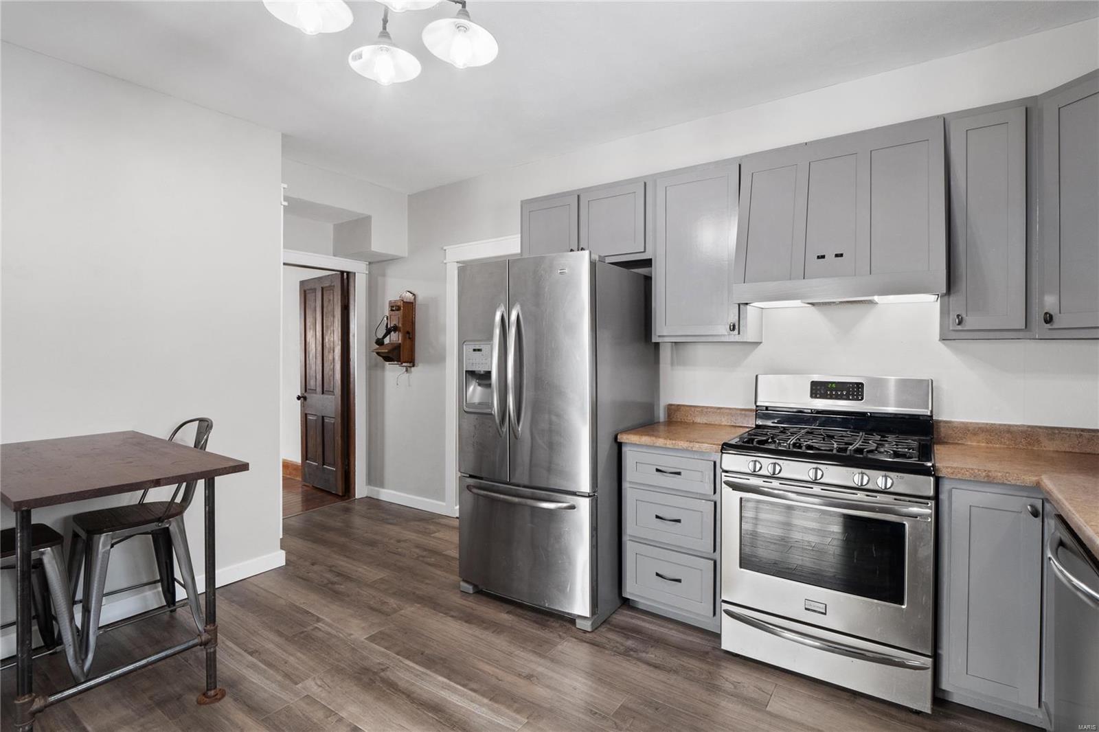 723 W Broadway