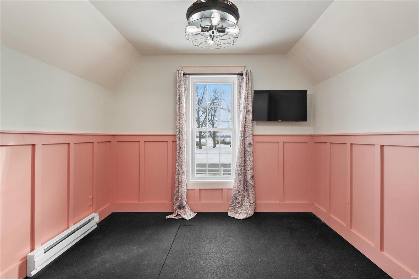 723 W Broadway