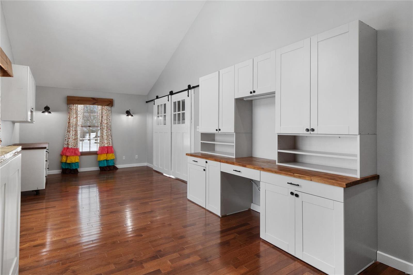 723 W Broadway