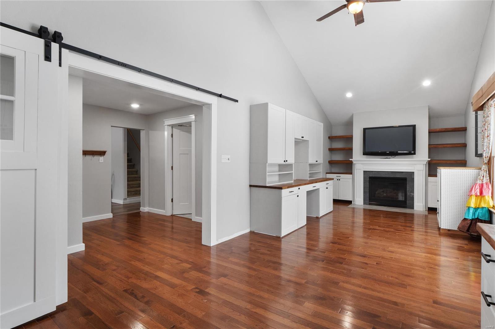 723 W Broadway