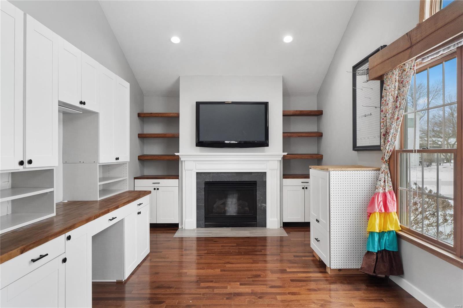 723 W Broadway