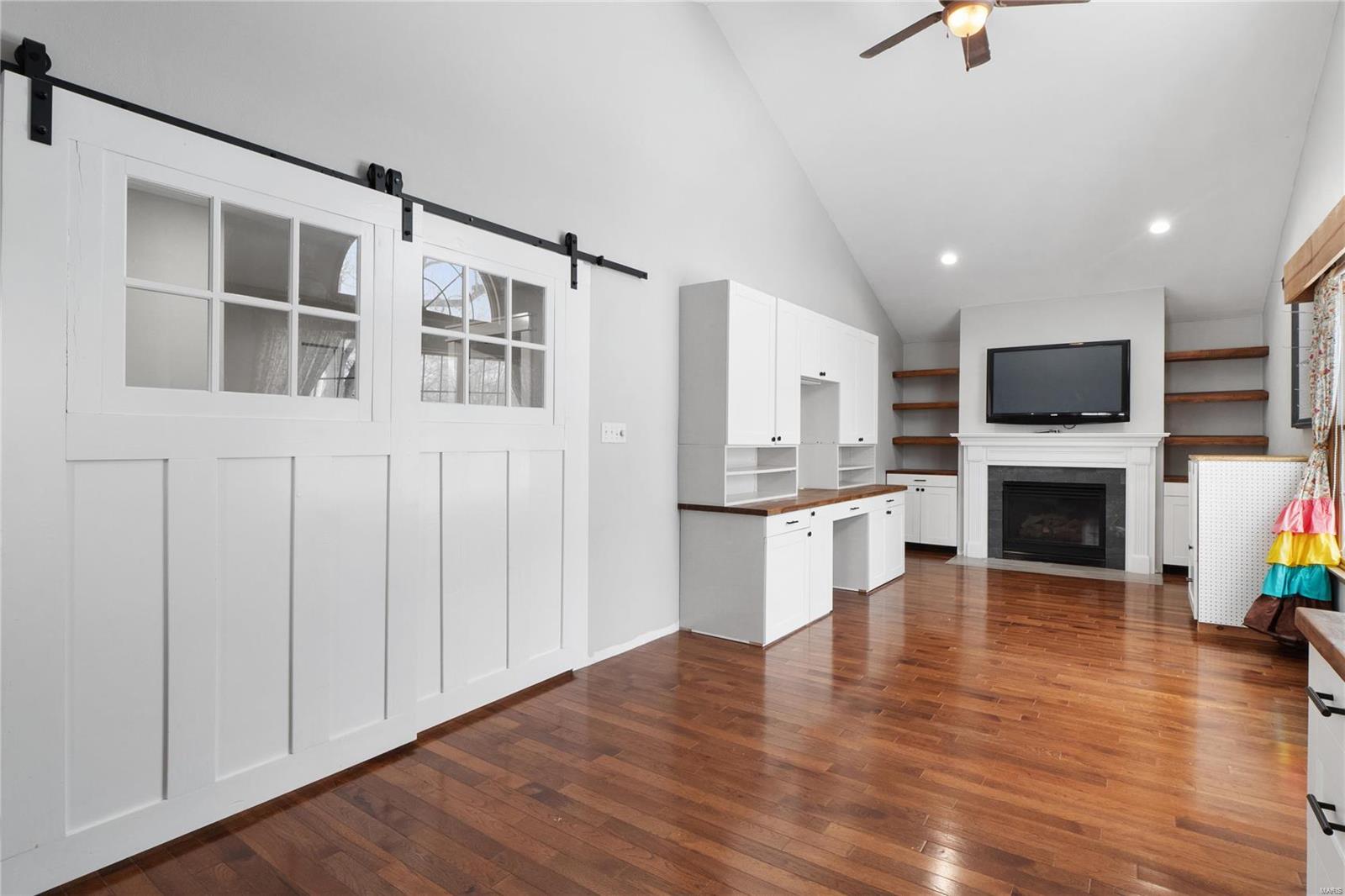 723 W Broadway
