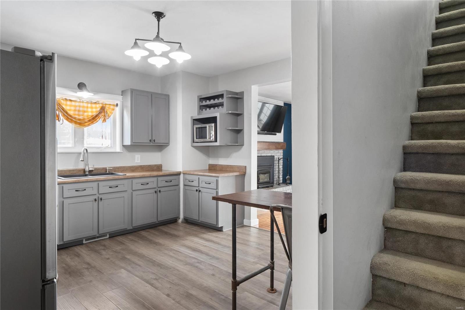 723 W Broadway