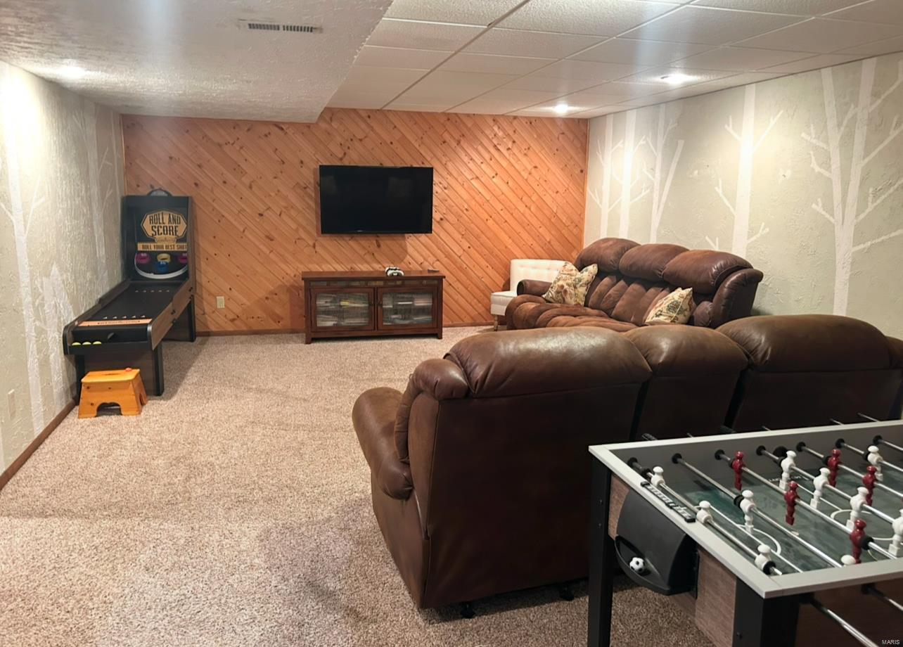 711 Pine Tree Lane