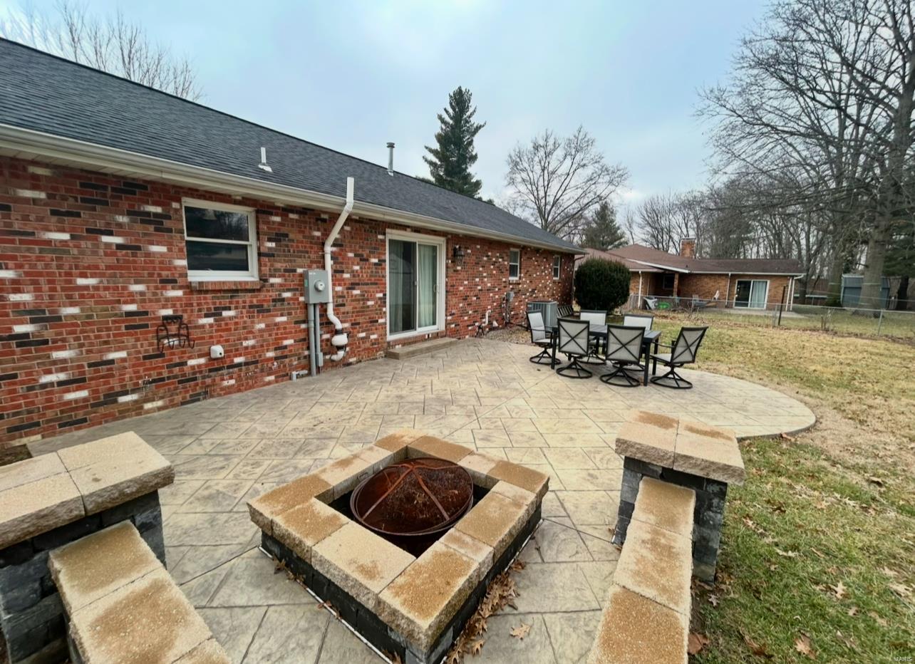 711 Pine Tree Lane