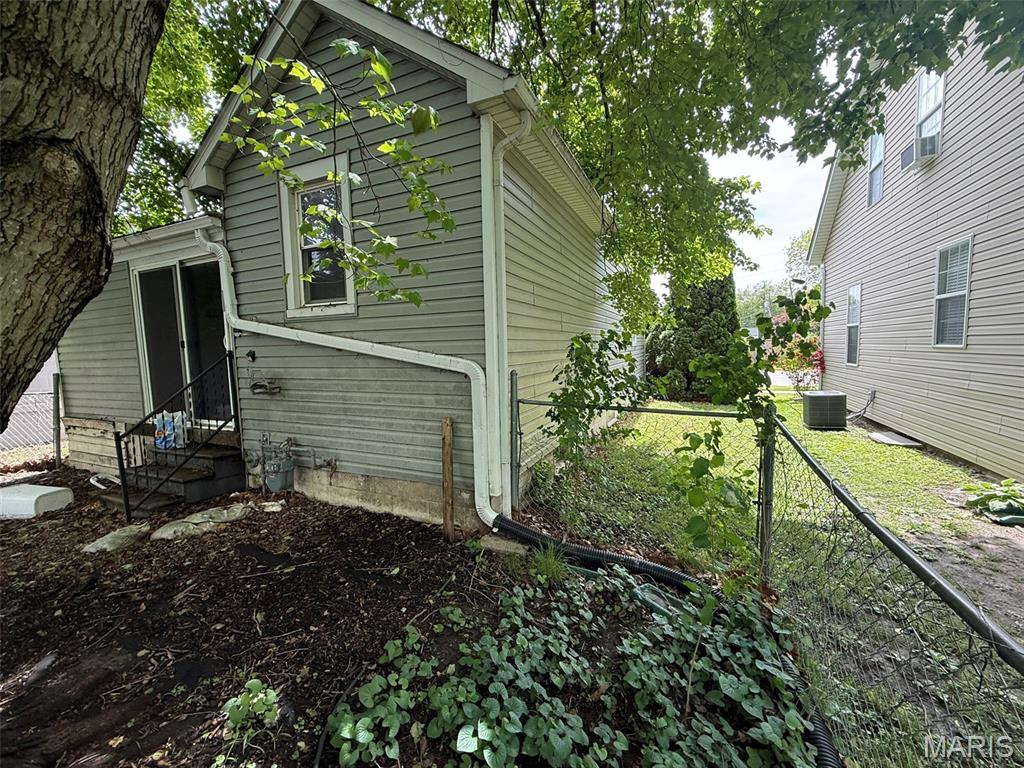 6 W Hanover Street