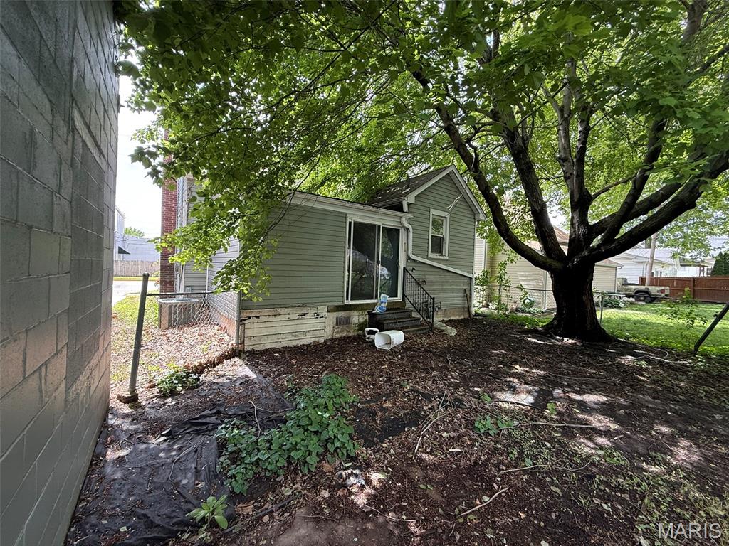 6 W Hanover Street