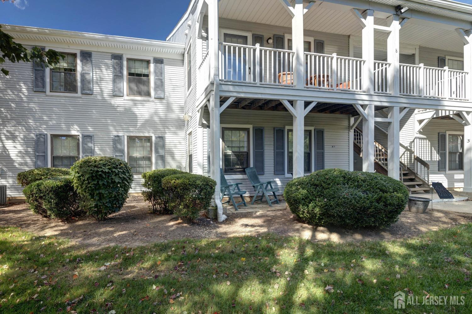 4 Wycoff Way E