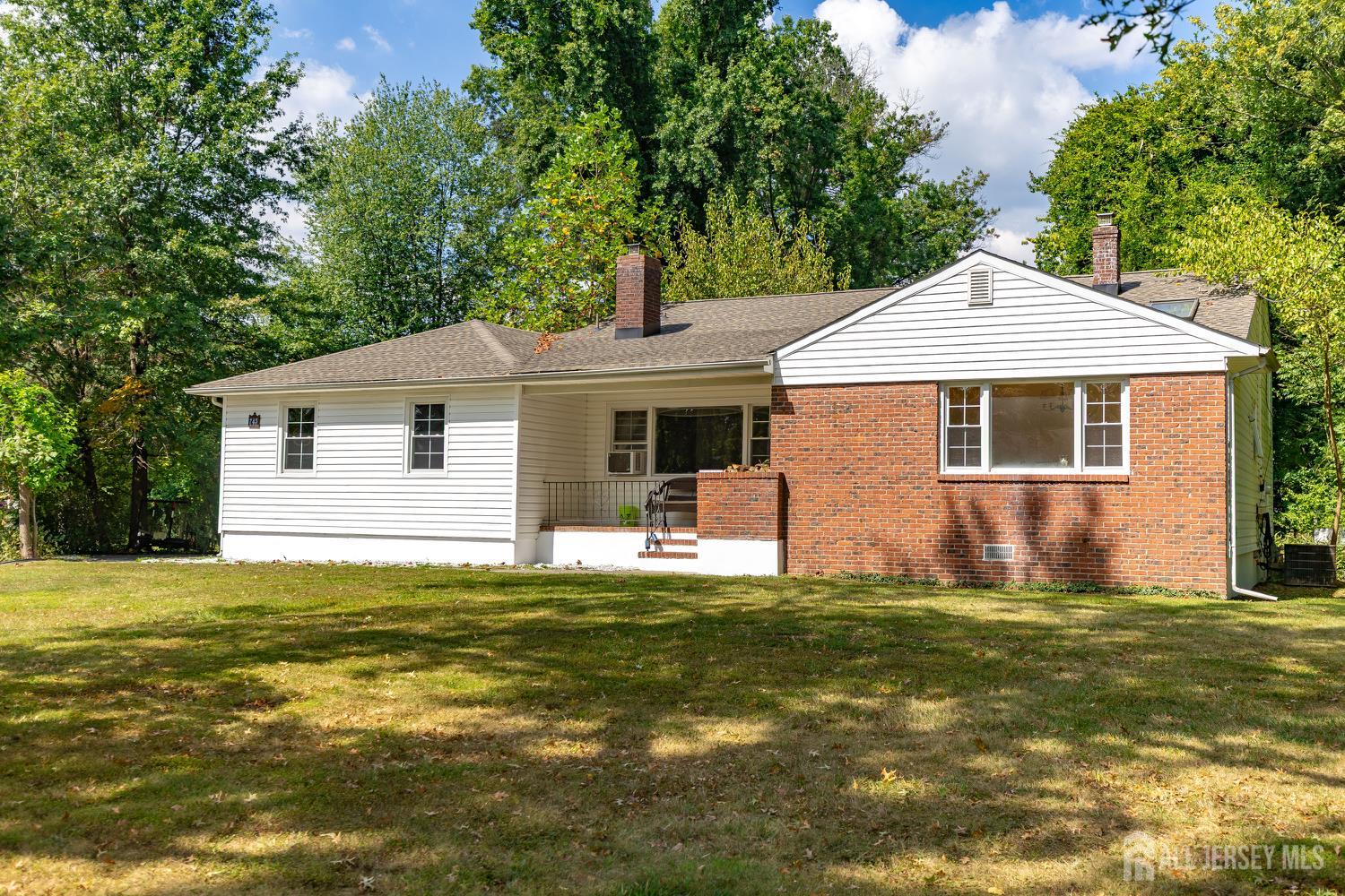 745 Schoolhouse Lane
