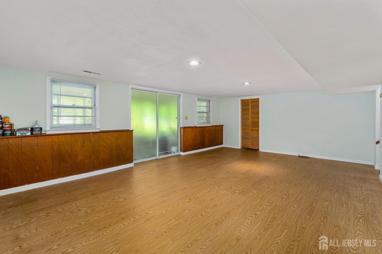 745 Schoolhouse Lane