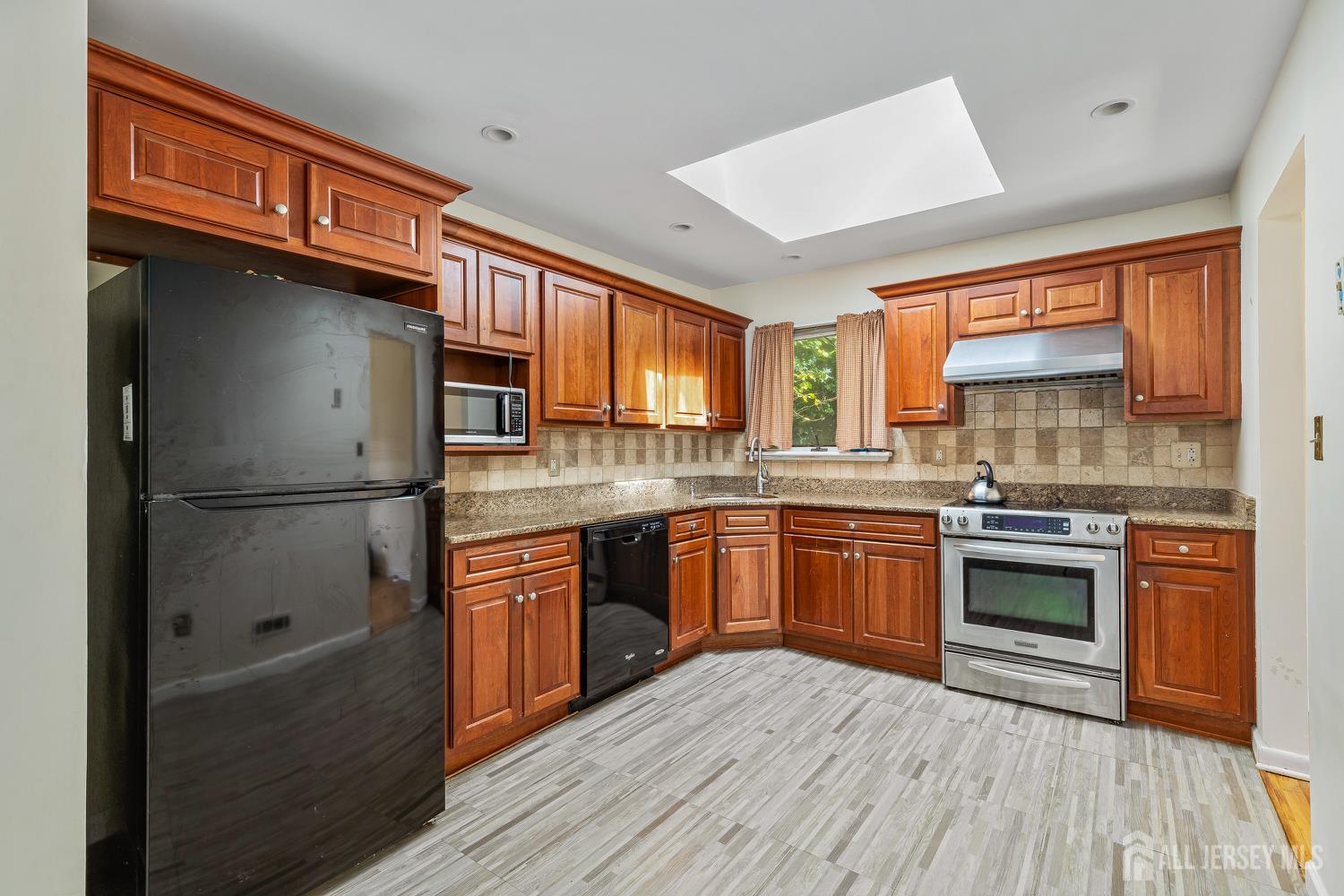 745 Schoolhouse Lane