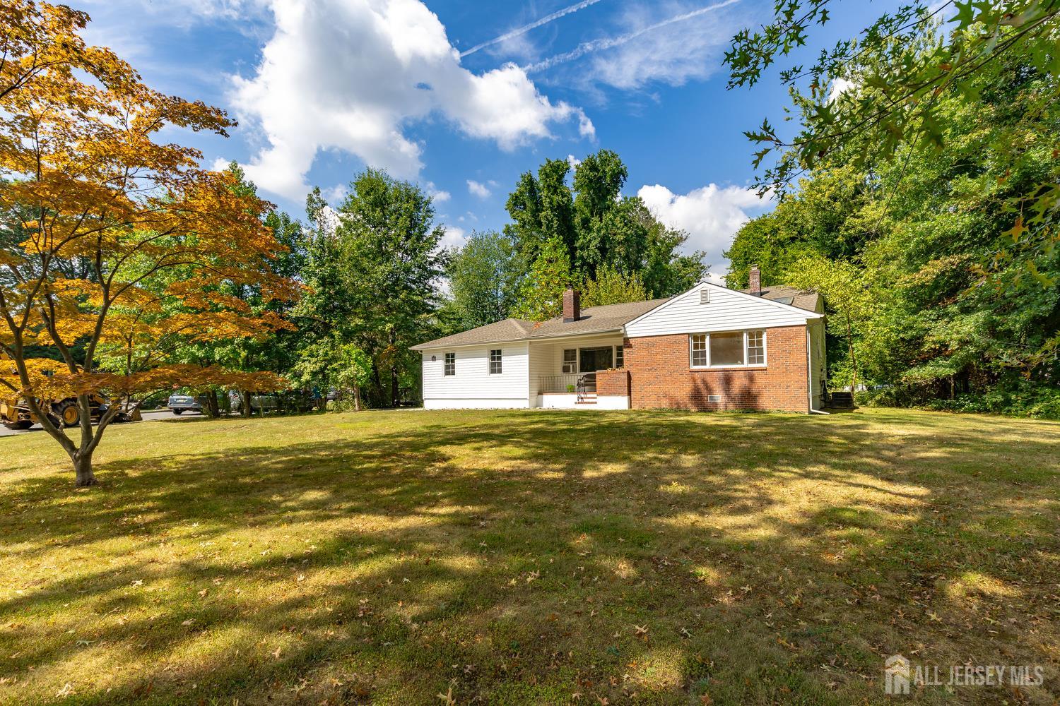 745 Schoolhouse Lane