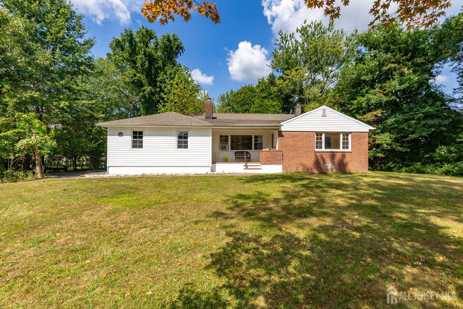745 Schoolhouse Lane