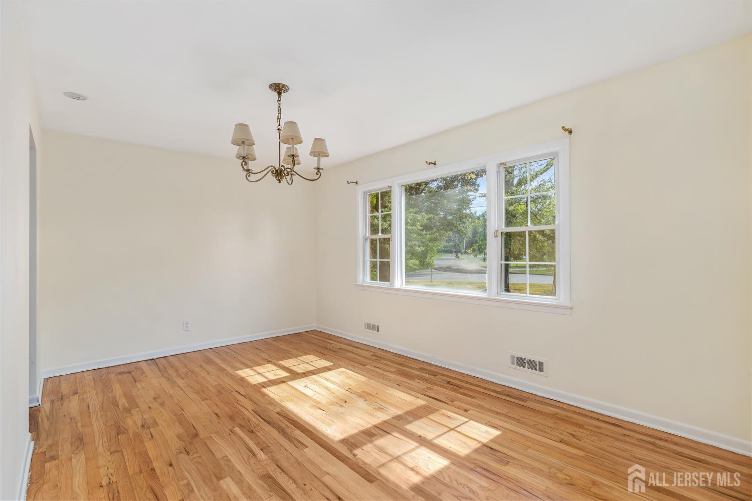 745 Schoolhouse Lane