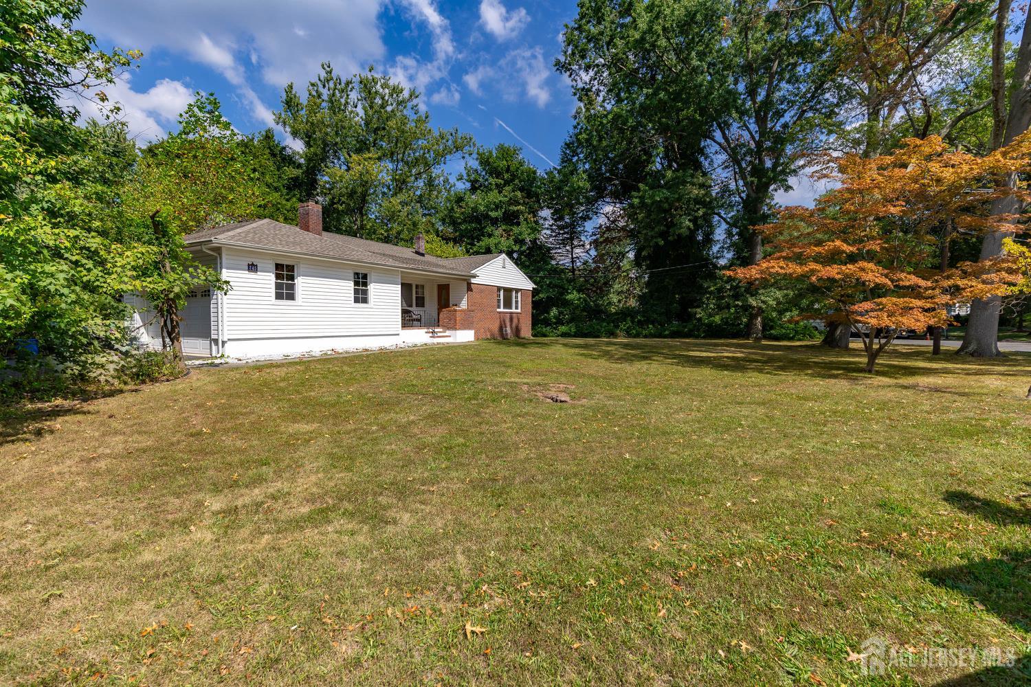 745 Schoolhouse Lane