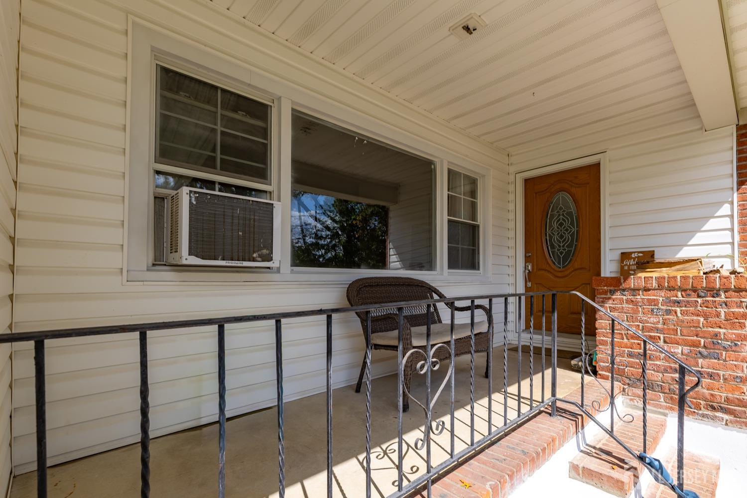 745 Schoolhouse Lane