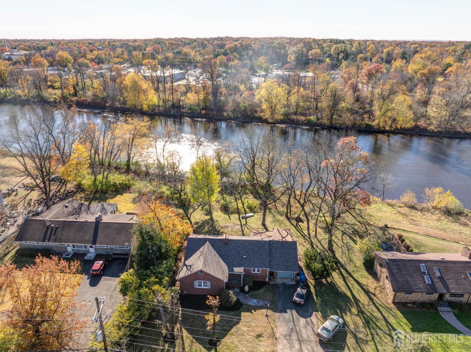 900 River Road