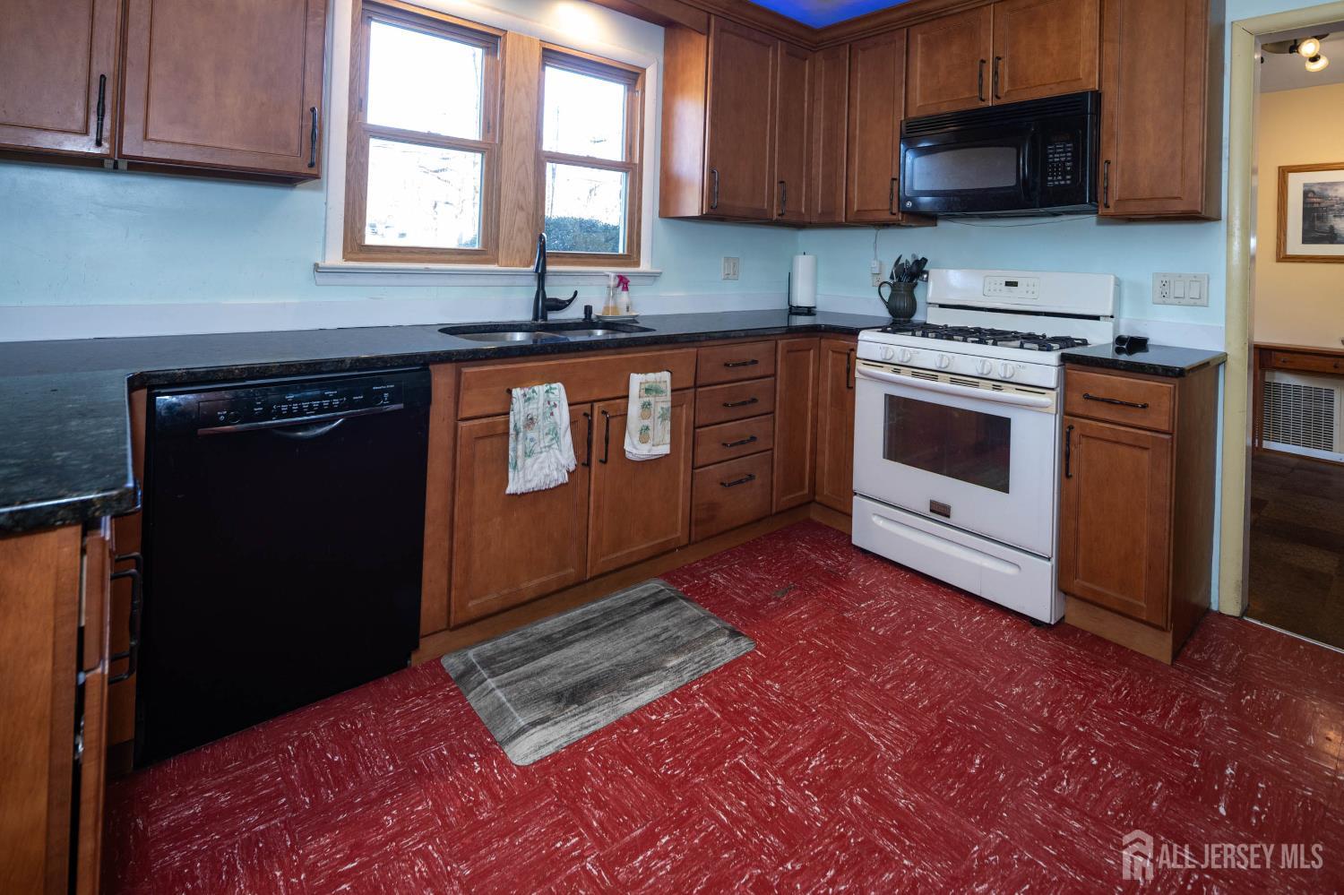 900 River Road