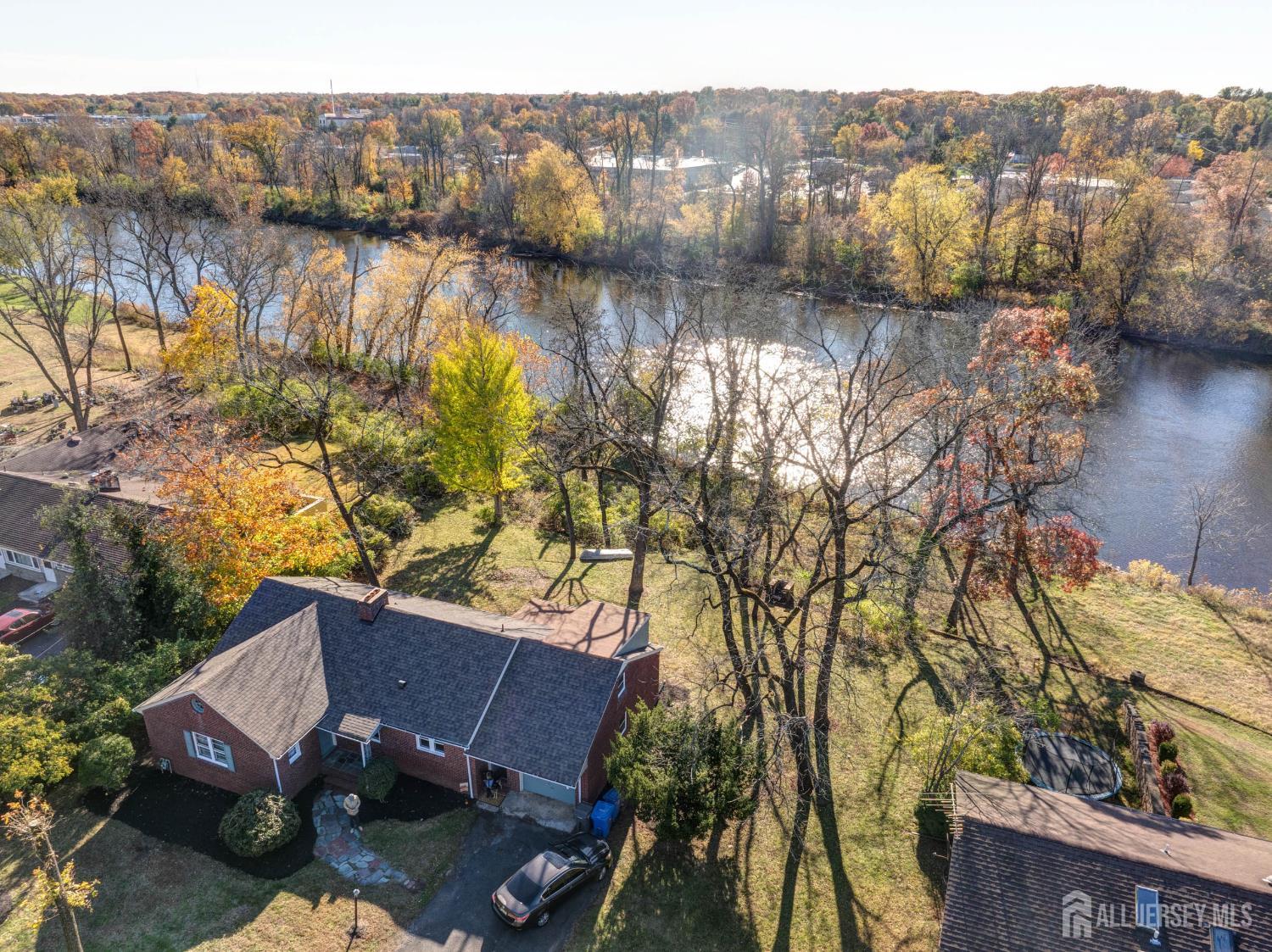 900 River Road