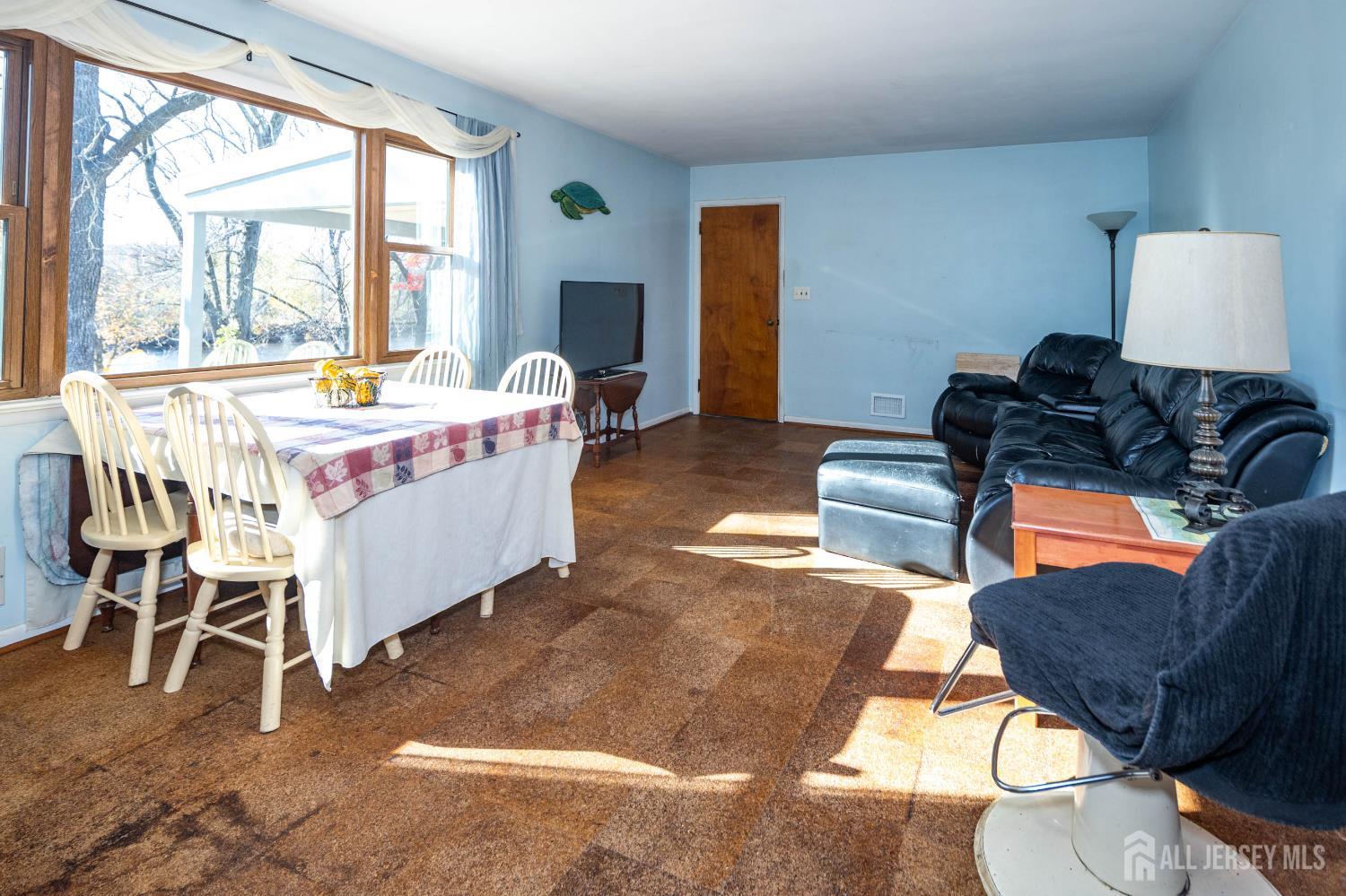 900 River Road