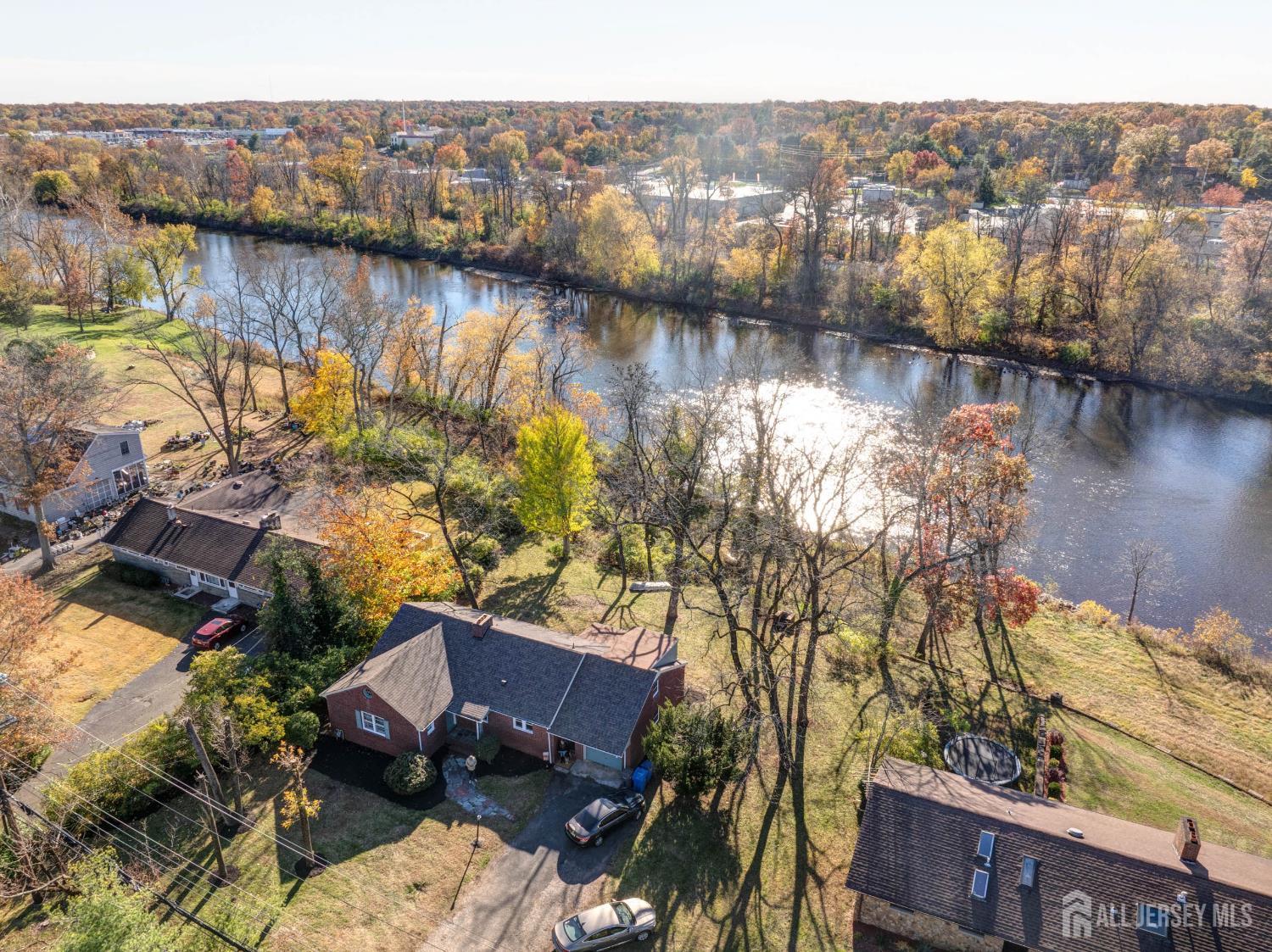 900 River Road