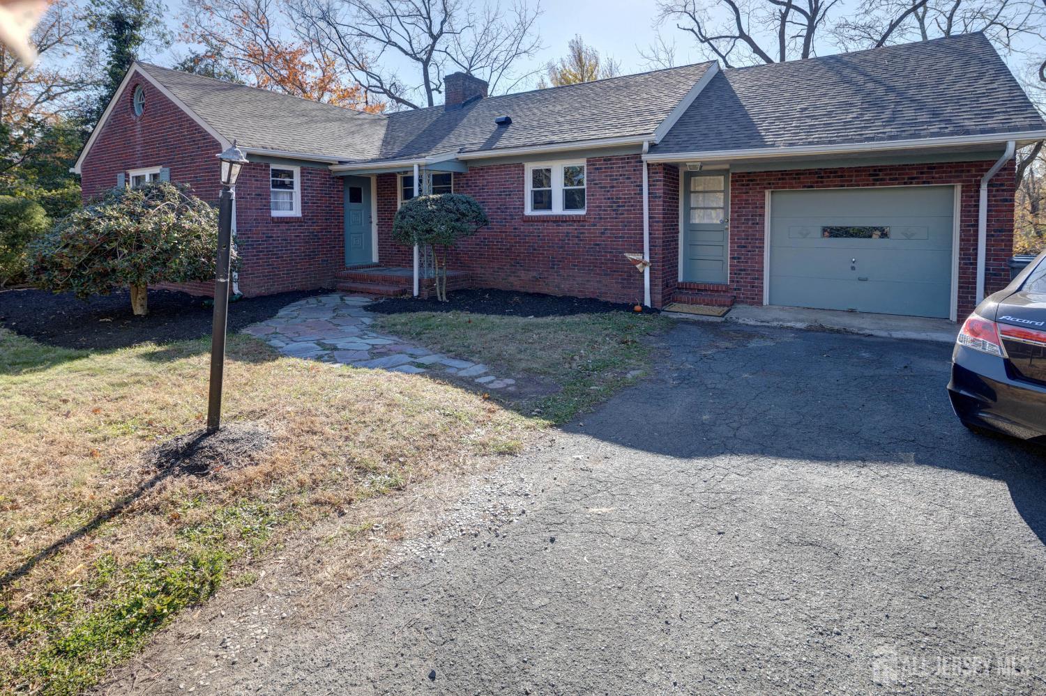 900 River Road