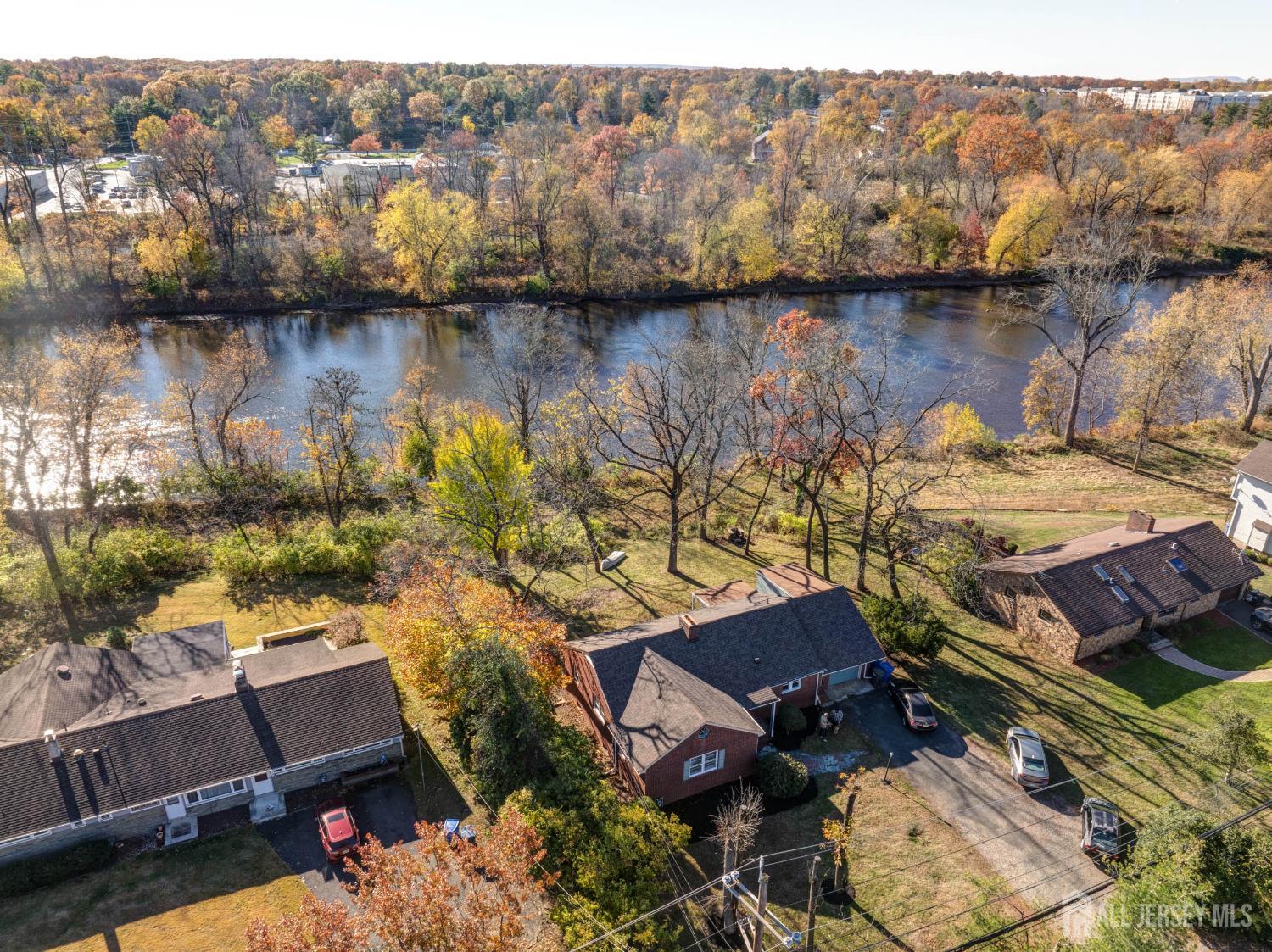 900 River Road