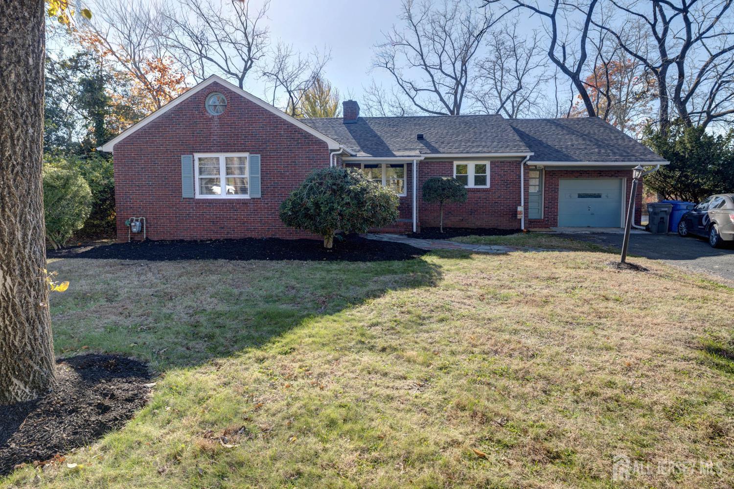 900 River Road