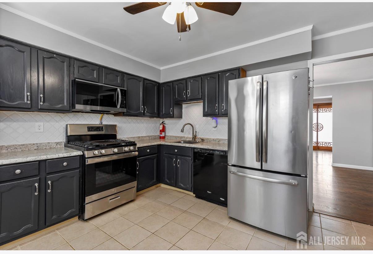 3 Tiger Lilly Court