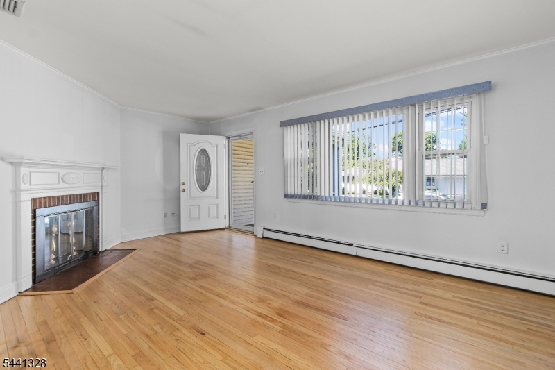 200 Baker St