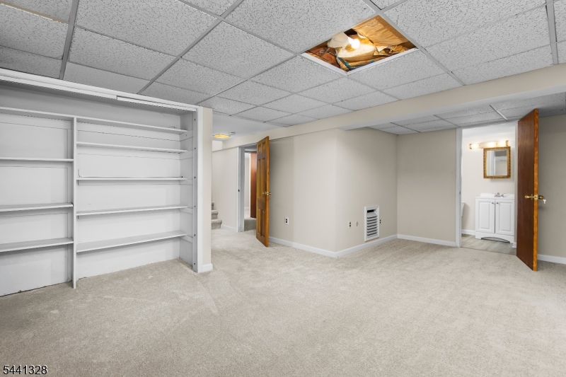 200 Baker St