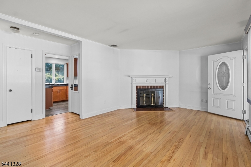 200 Baker St