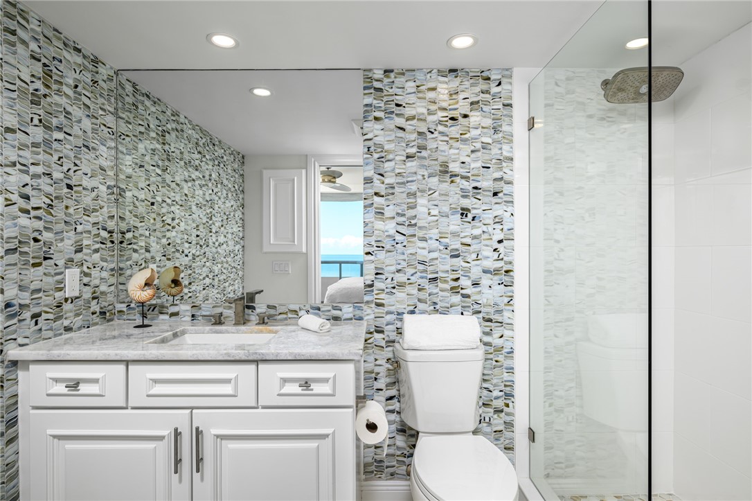 3554 Ocean Drive PH4N