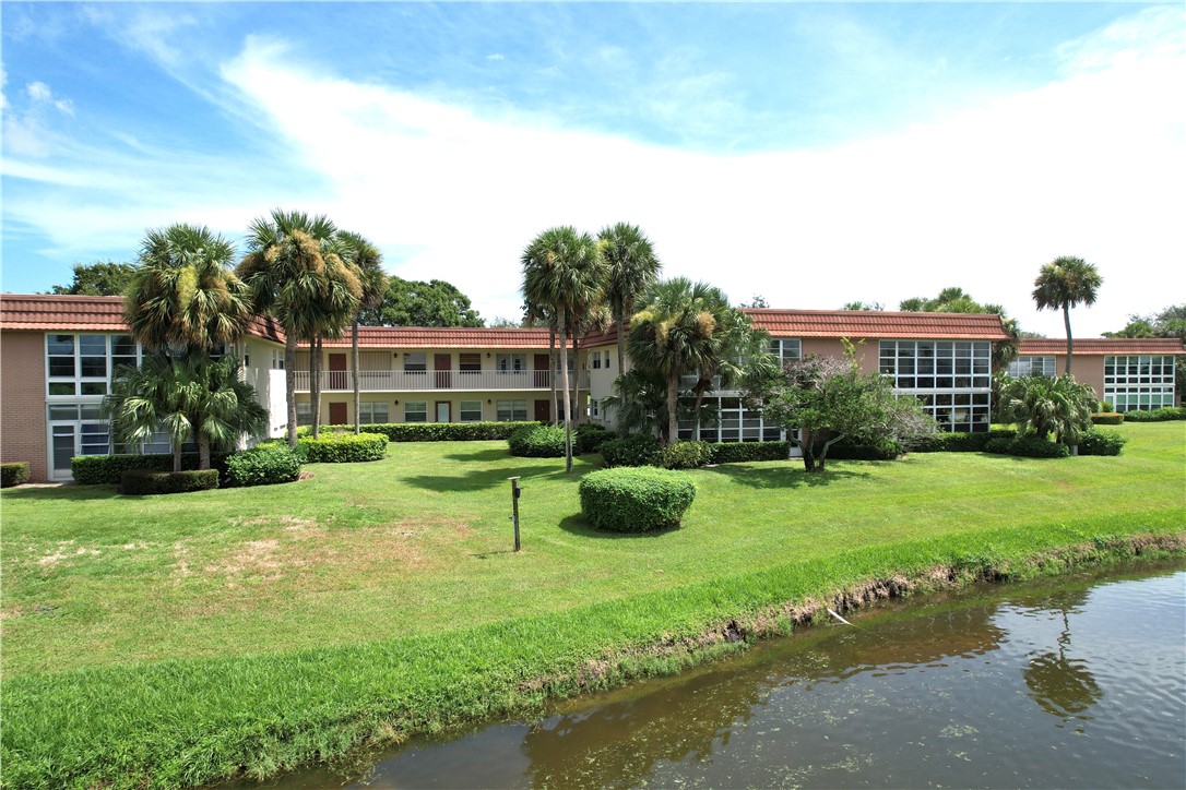 33 Vista Gardens Trail 205