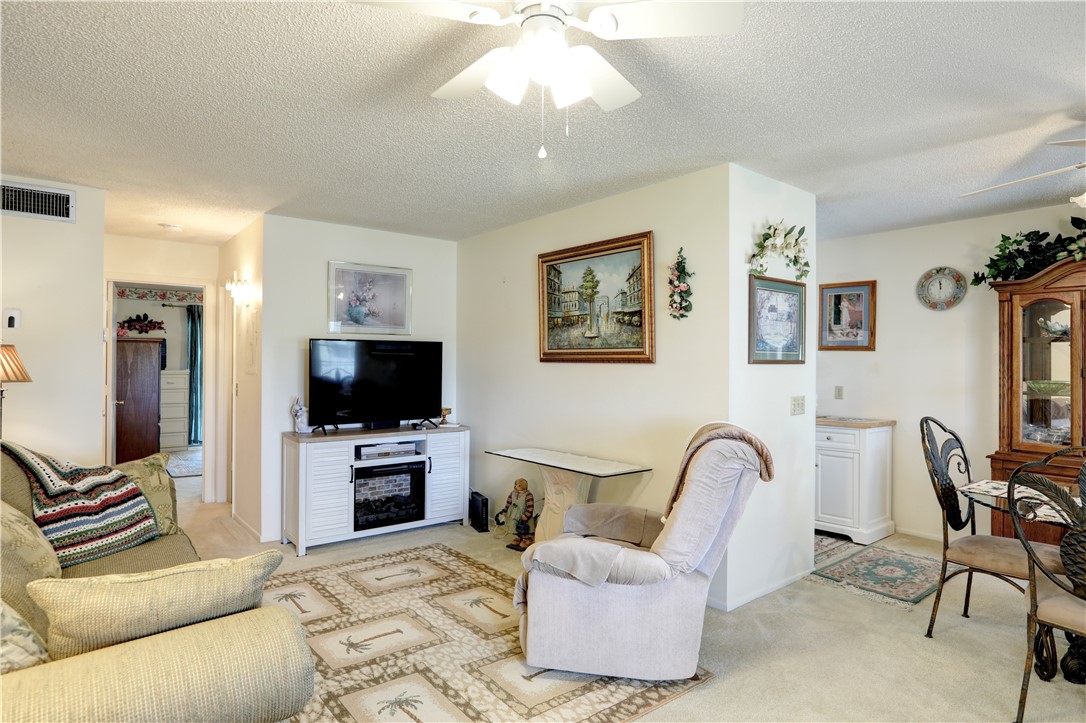 33 Vista Gardens Trail 205