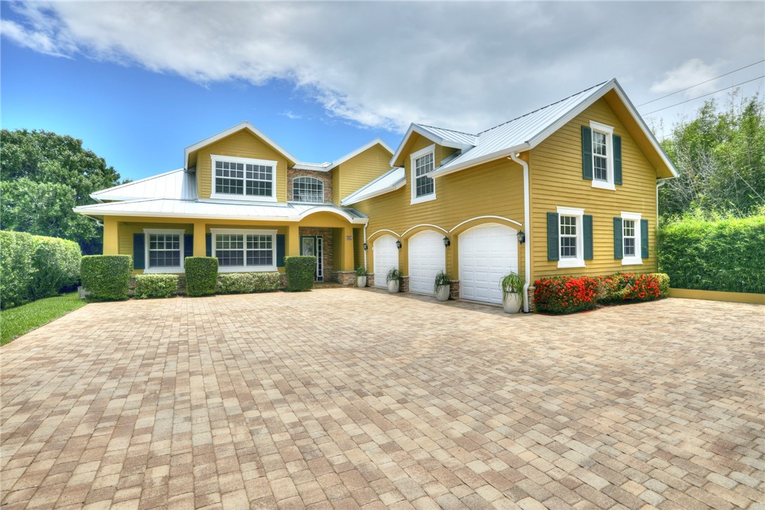 580 Cross Creek Circle