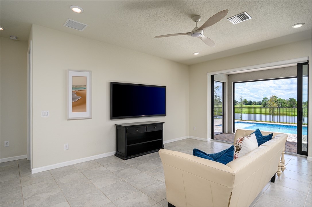 4885 Hawks Way