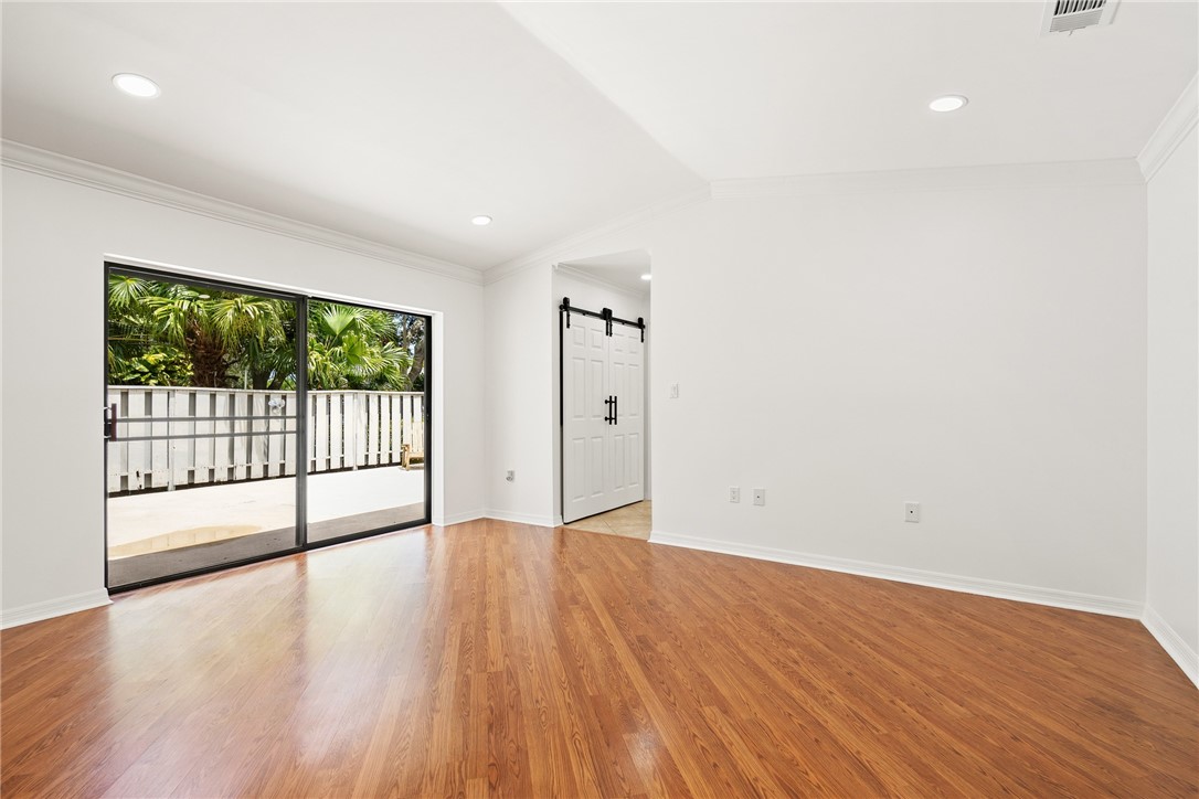 1437 Captains Walk 21A
