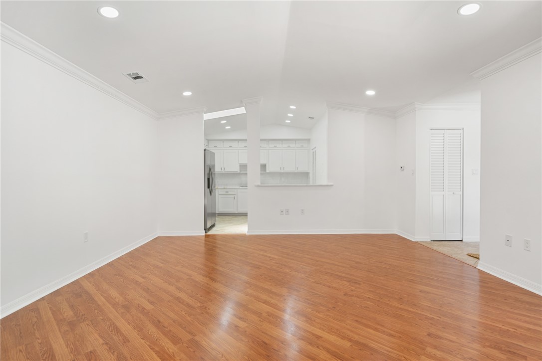 1437 Captains Walk 21A