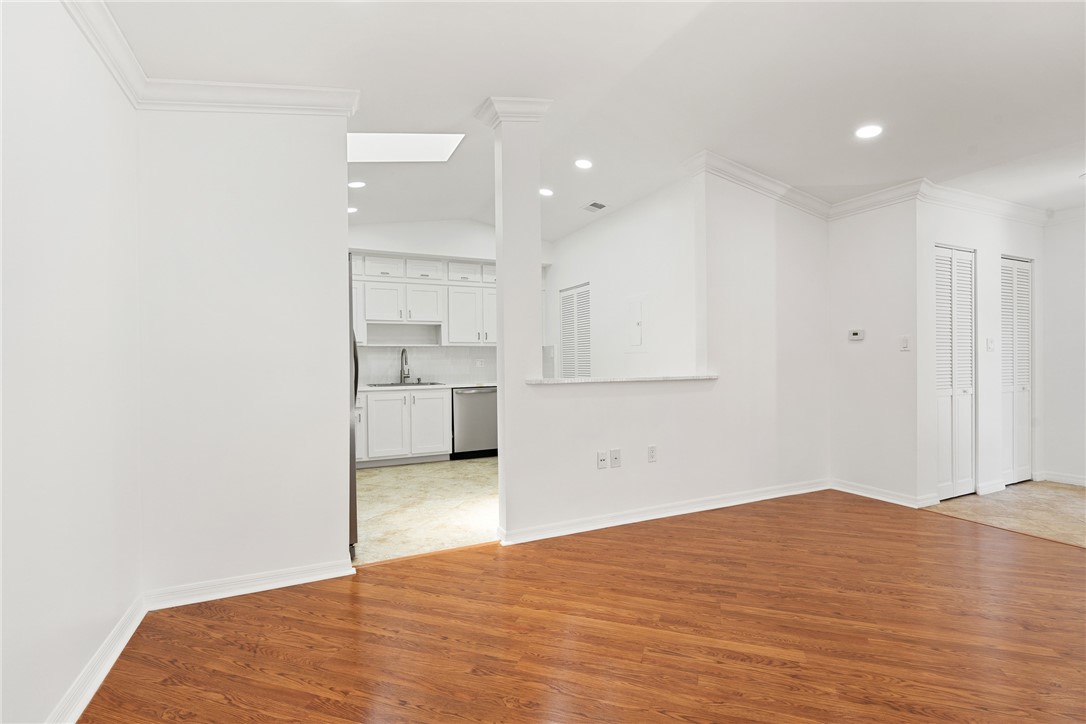 1437 Captains Walk 21A