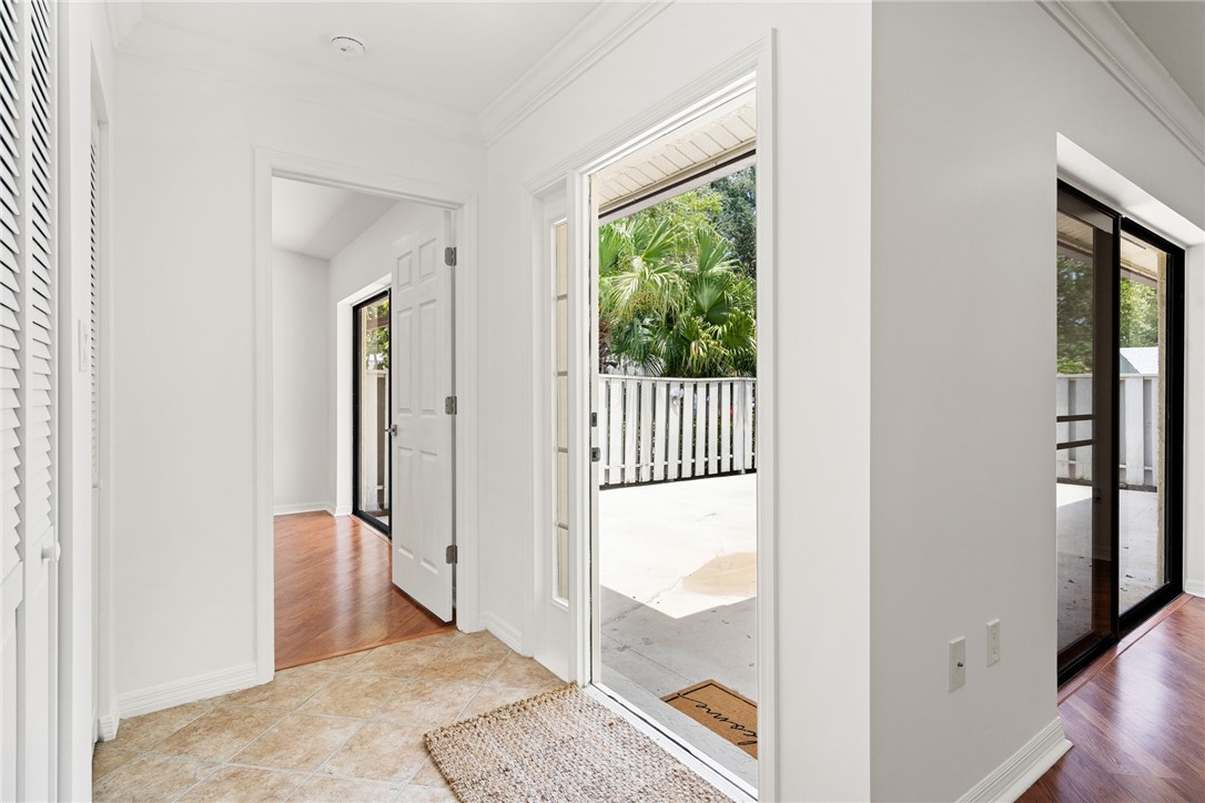 1437 Captains Walk 21A