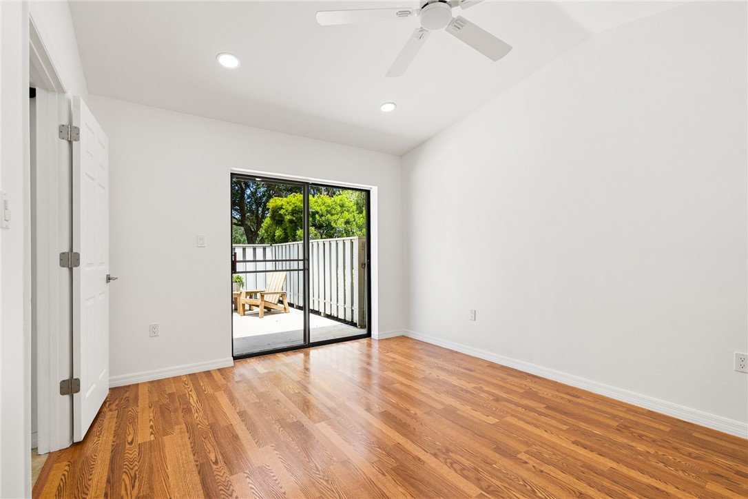 1437 Captains Walk 21A