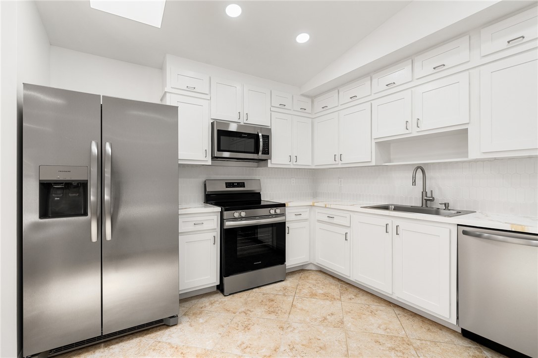 1437 Captains Walk 21A