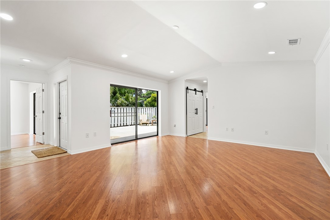 1437 Captains Walk 21A