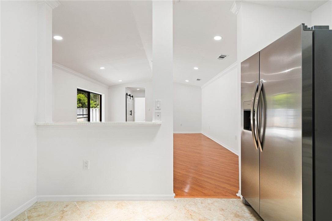 1437 Captains Walk 21A