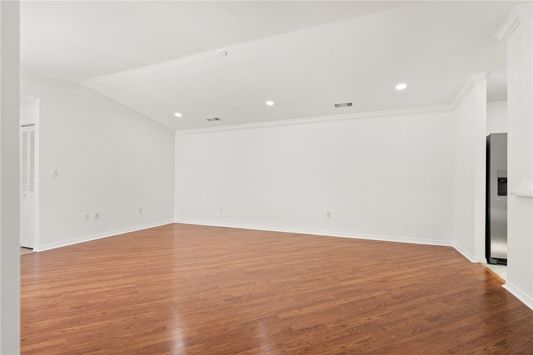 1437 Captains Walk 21A