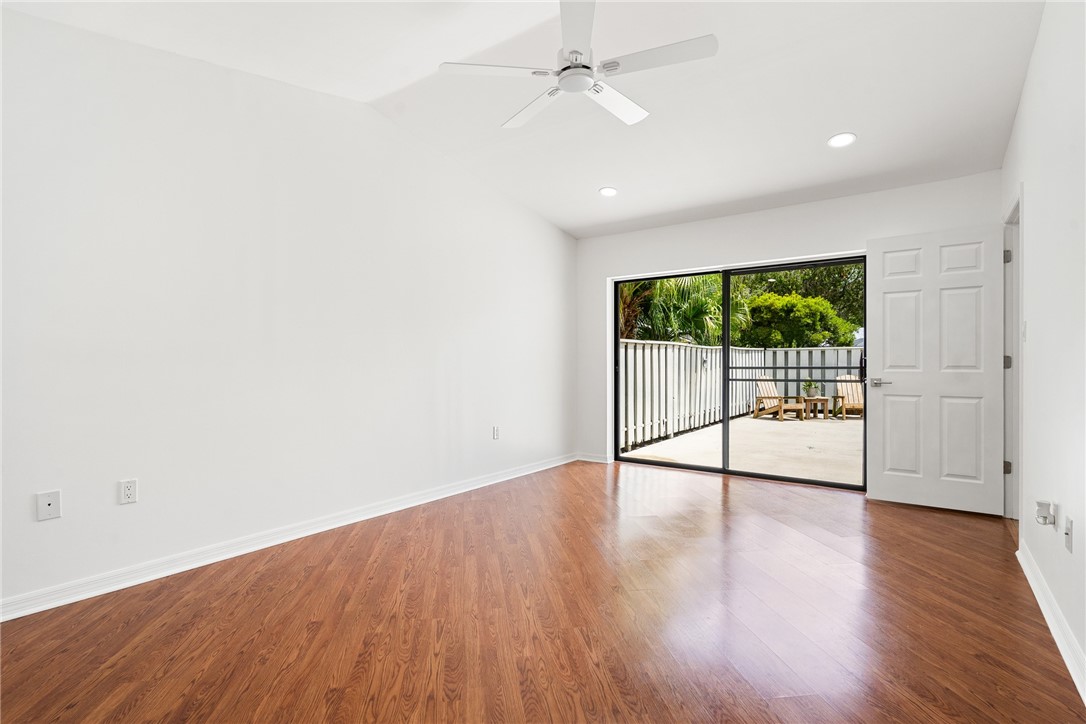 1437 Captains Walk 21A