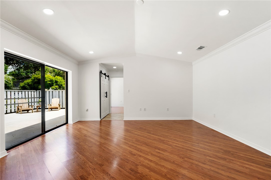 1437 Captains Walk 21A